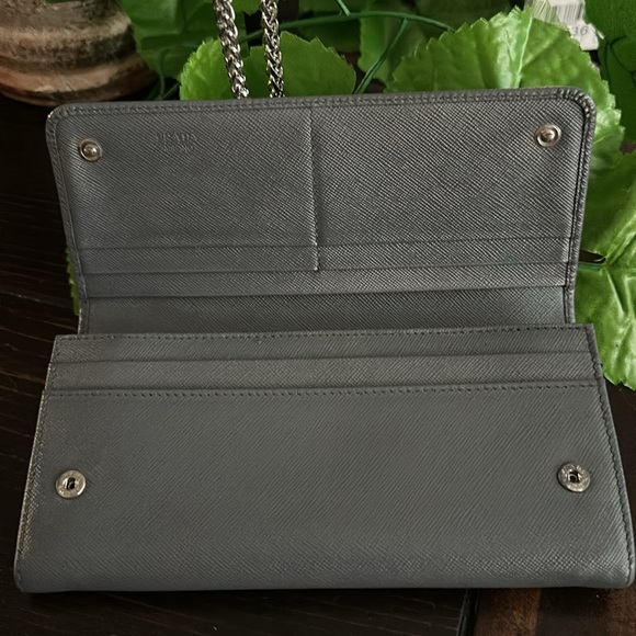 Authentic PRADA Large Saffiano Leather Wallet with Unbranded Silver Chain/Strap - Picture 5 of 8